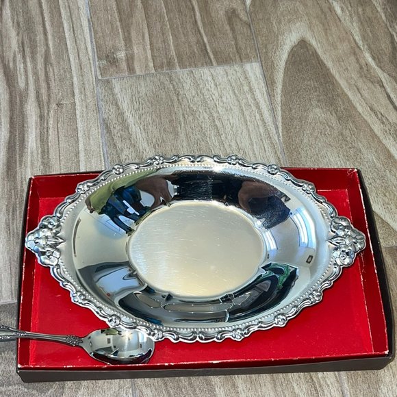 Vintage Set of Oneida Silver Plated 9.5" Oval Serving Tray Platter and Spoon USA - Picture 2 of 11